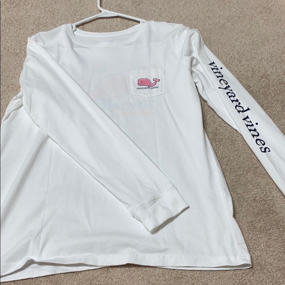 Vineyard vines new year shirt